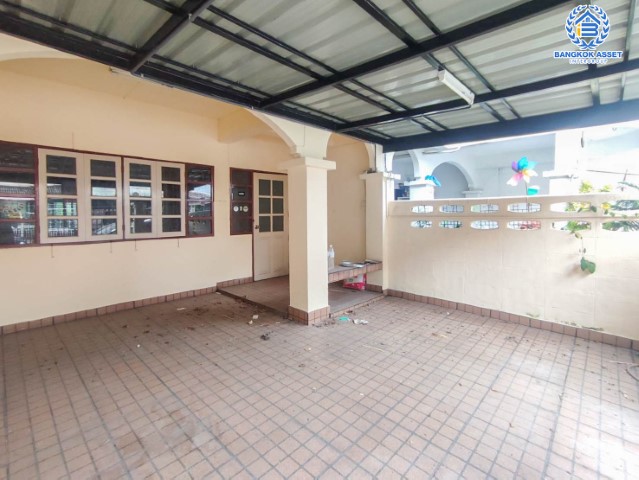 *****ทาวน์เฮ้าส์มือสองย่านนนทบุรี ม.ทรายทองวิลเลจ ติวานนท์ 45 เนื้อที่เยอะถึง 22 ตร.ว. ฟังก์ชัน 3 ห้องนอน 2 ห้องน้ำ 1 ที่จอดรถ บนทำเลเชื่อมต่อใจกลางเมือง ใกล้ห้าแยกปากเกร็ด, เซ็นทรัลแจ้งวัฒนะ, เซ็นทรัลรัตนาธิเบศร์, และรถไฟฟ้าสายสีชมพู "สถานีกระทรวงสาธารณสุข"